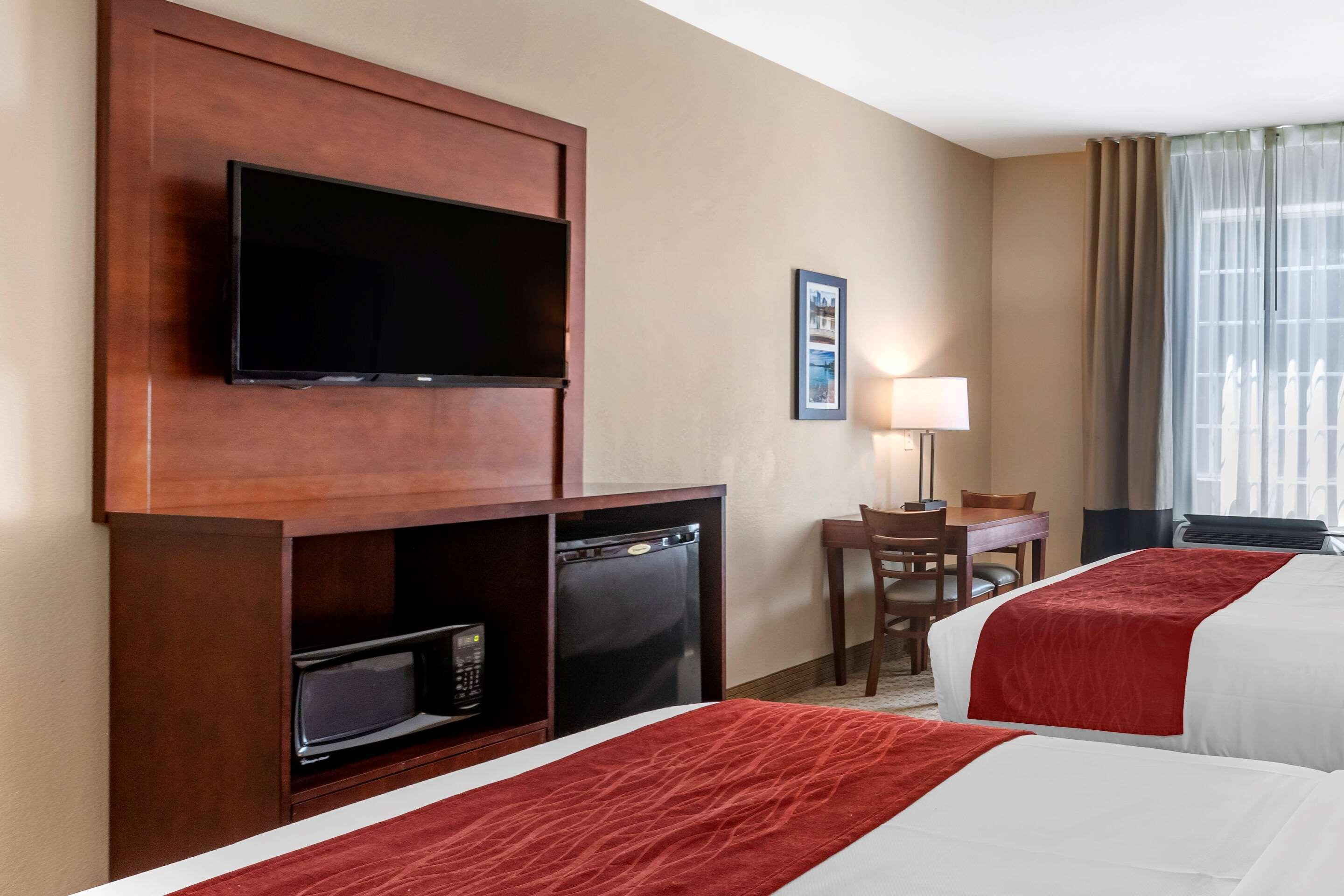 Comfort Inn & Suites Вілла-Ріка Екстер'єр фото